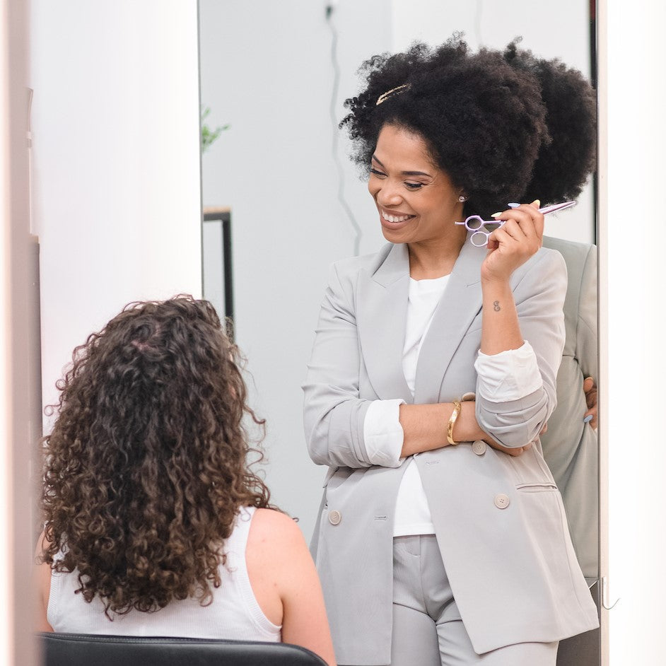 Pourquoi couper ses cheveux bouclés sur cheveux secs ? Image