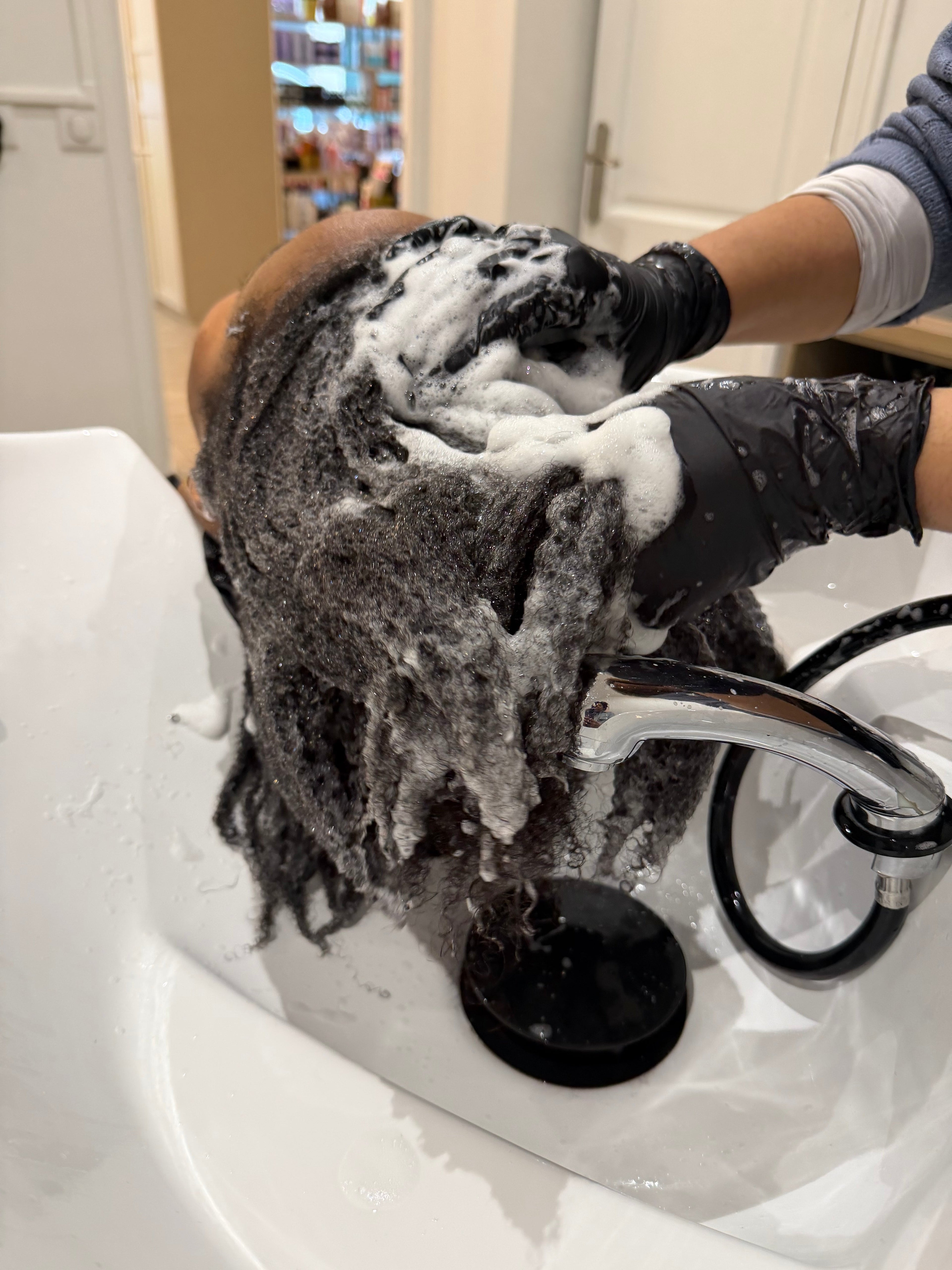 Clarification capillaire : la détox dont vos boucles ont besoin Image